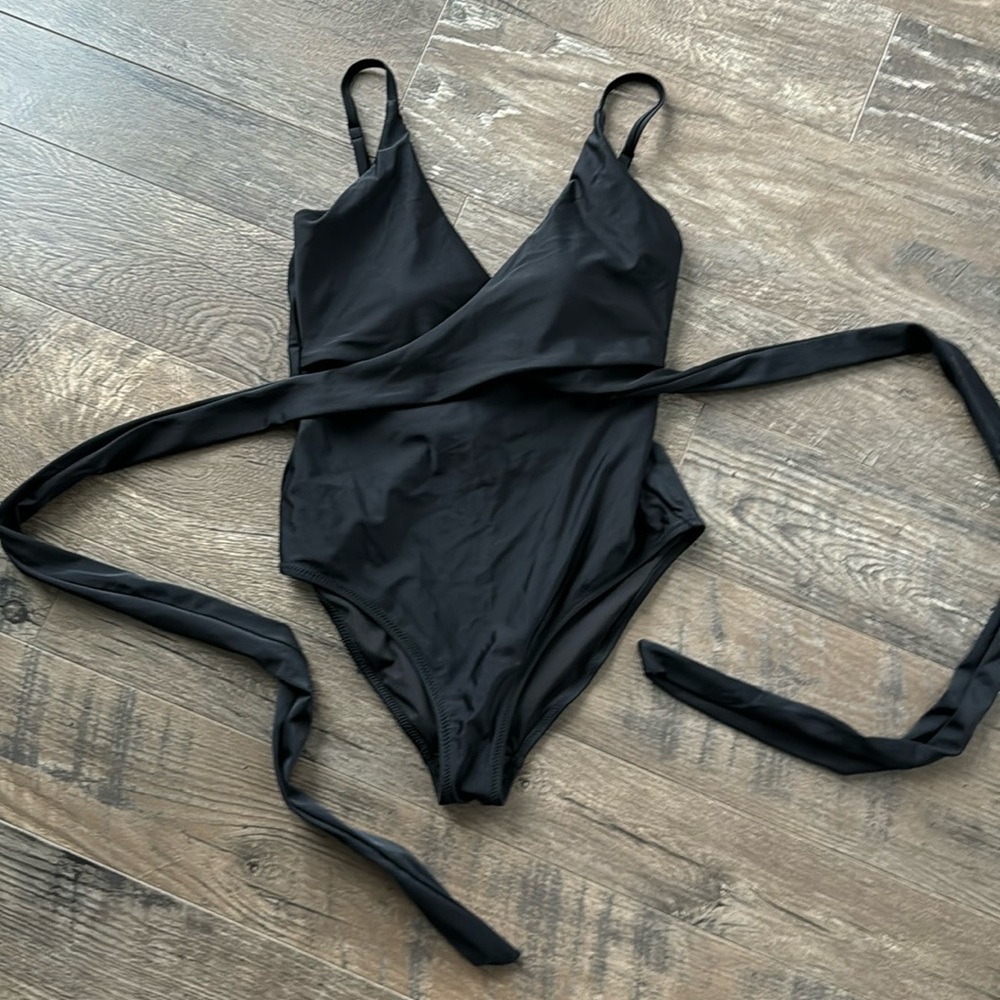 Arie (American Eagle) Black Wrap One Piece Bathing Suit Size M Long